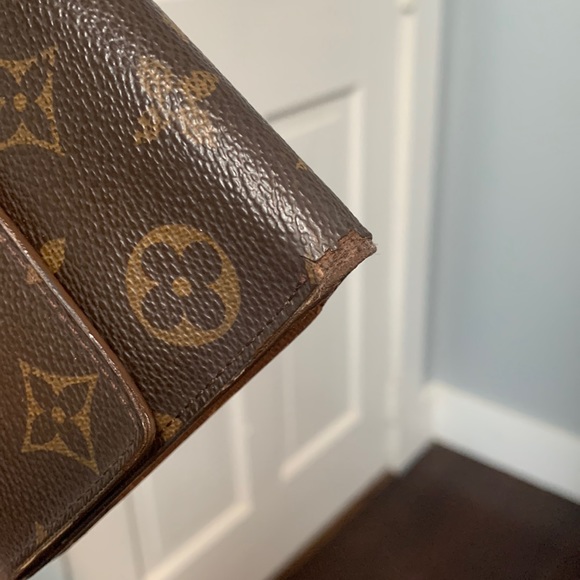 2011 authentic Louis Vuitton international wallet - poor edges and corners - Picture 15 of 16